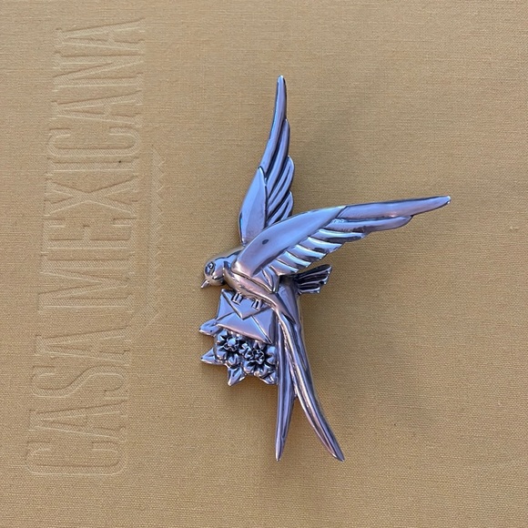 Large vintage STERLING SILVER Bird Letter Carrier Brooch. - Picture 1 of 5